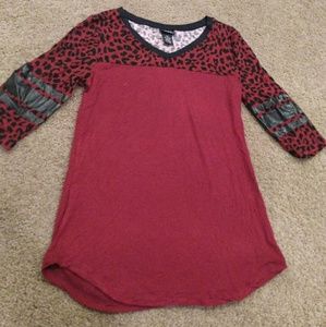 Red cheetah print mid sleeve shirt